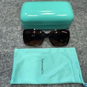 Tiffany & Co. Tortoiseshell Sunglasses with Tiffany Blue Case RB0138